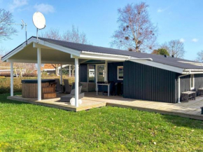6 person holiday home in Juelsminde
